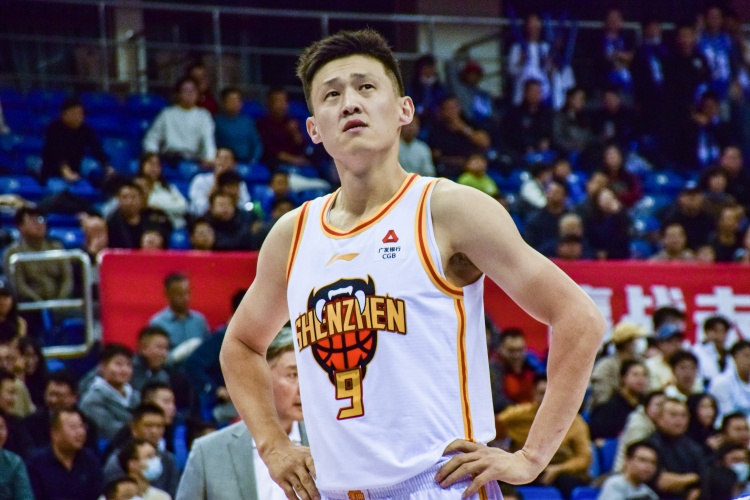 教練教你打籃球！周鵬13中10砍24分&生涯總得分升歷史第十三！